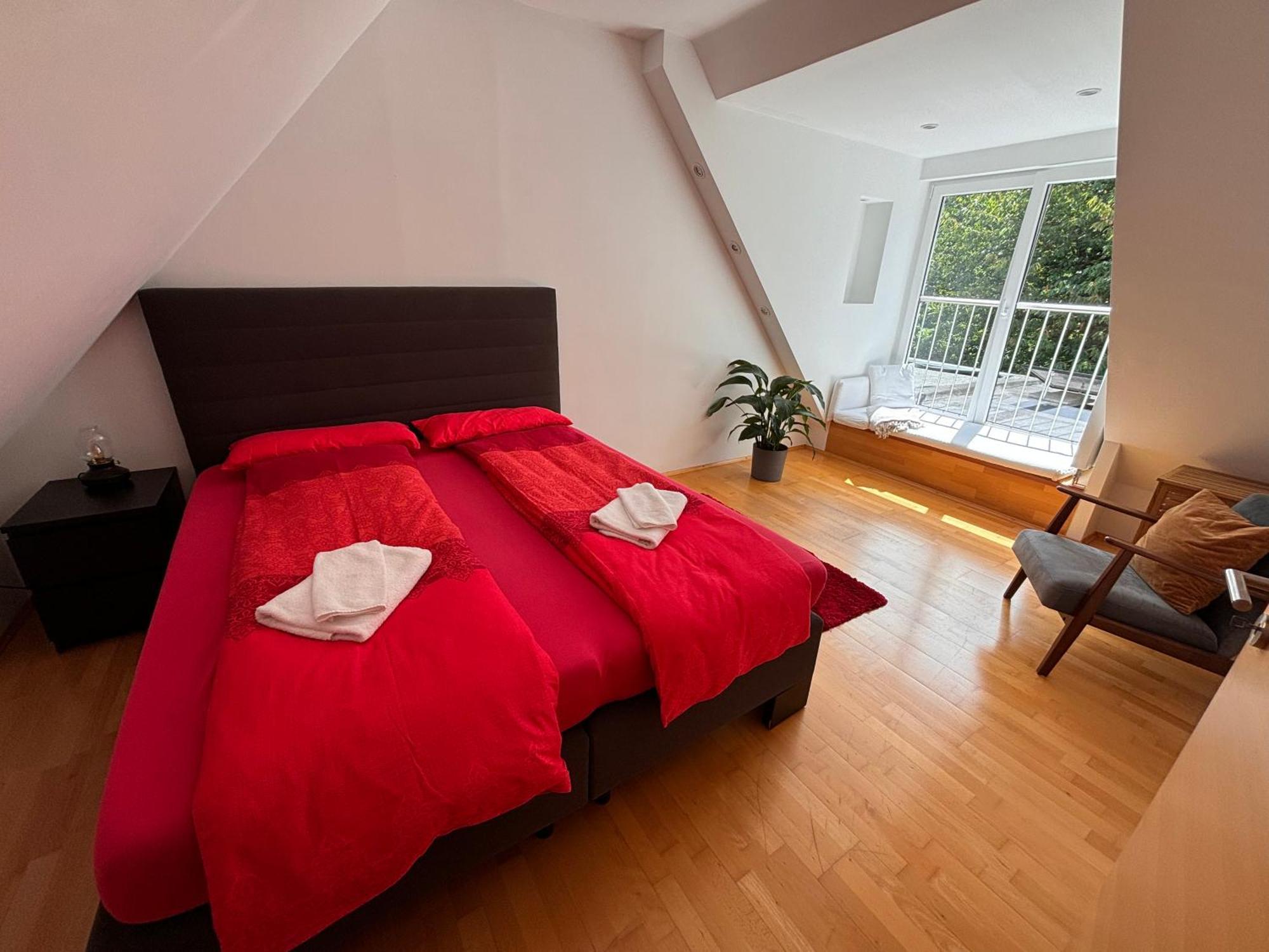 Messe, Uniklinikum, Grugapark - Charmante Wohnung Mit Dachterrasse In Guter Lage เอสเซน ภายนอก รูปภาพ