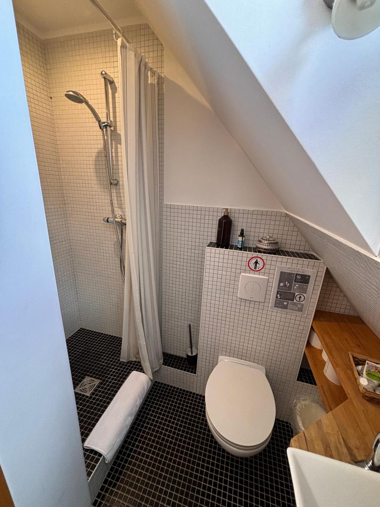 Messe, Uniklinikum, Grugapark - Charmante Wohnung Mit Dachterrasse In Guter Lage เอสเซน ภายนอก รูปภาพ